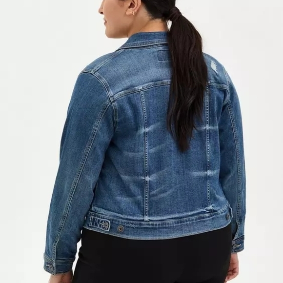 Torrid Distressed Denim Trucker Jacket - Medium Wash- NWOT- Size 4x - Picture 5 of 9